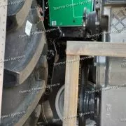 Коробка передач К-702 в транспортировочном каркасе — вид сзади