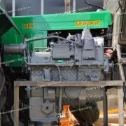 Коробка передач К-702 в металлическом каркасе перед отгрузкой, инспекция специалистом