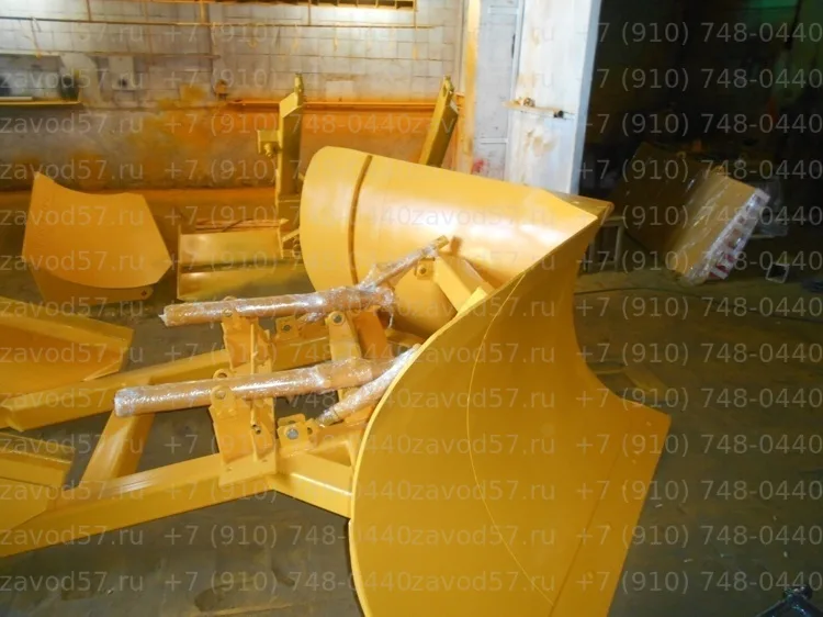Клиновидный отвал К-700, ширина 3,5 м
